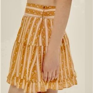 Urban Outfitters Prairie Ruffle Floral Tiered Zipper Sided Shorts NWOT Large
